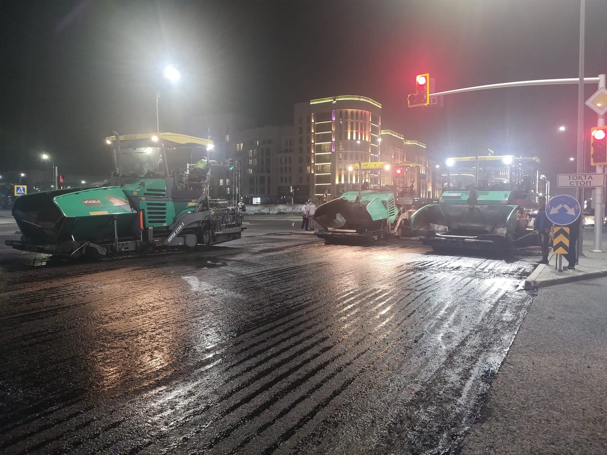 Night paving at the Mangilik El Avenue intersection