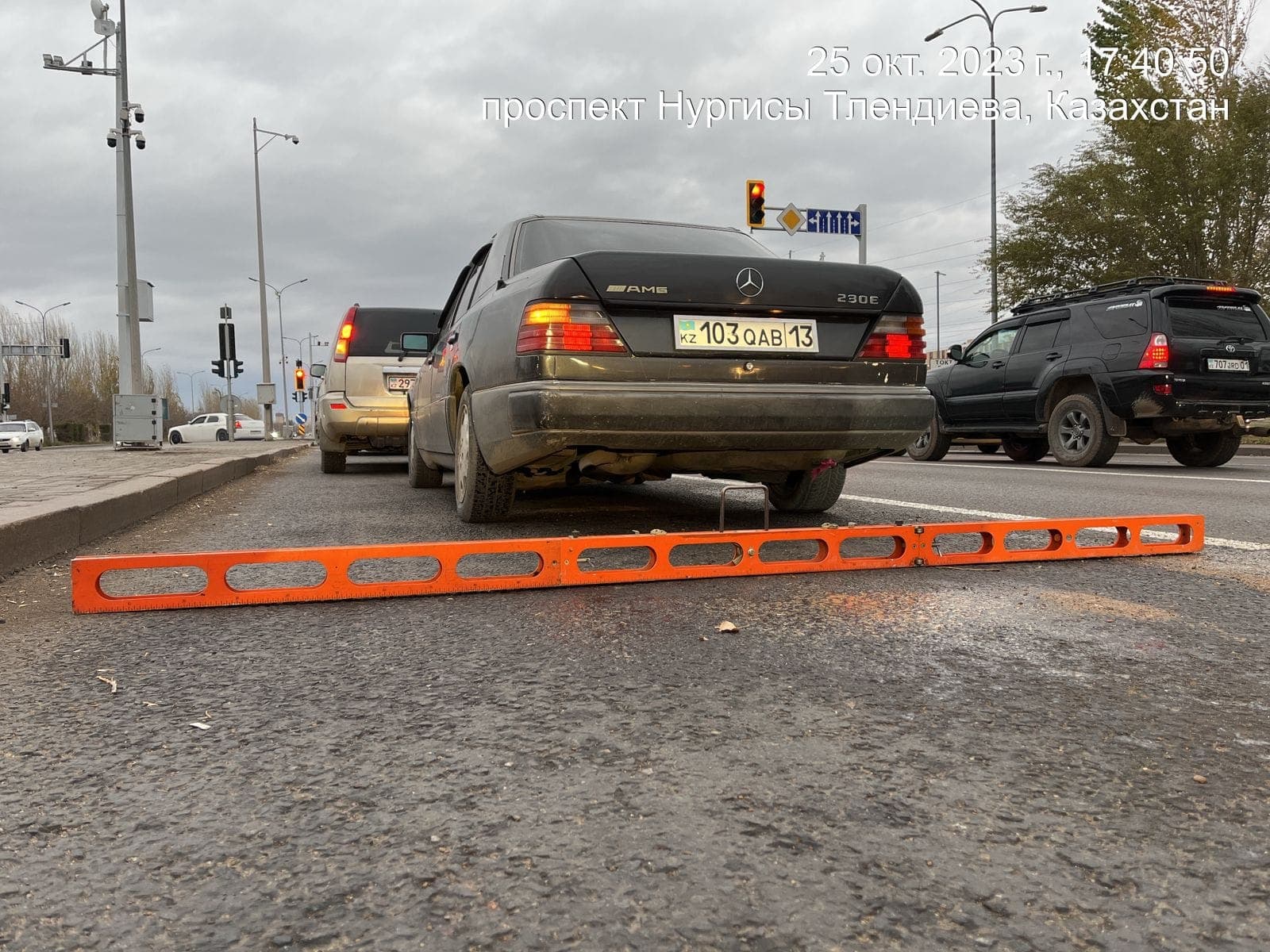 Measuring the evenness of the pavement with Veleton MPC at the Tauelsizdik Avenue intersection