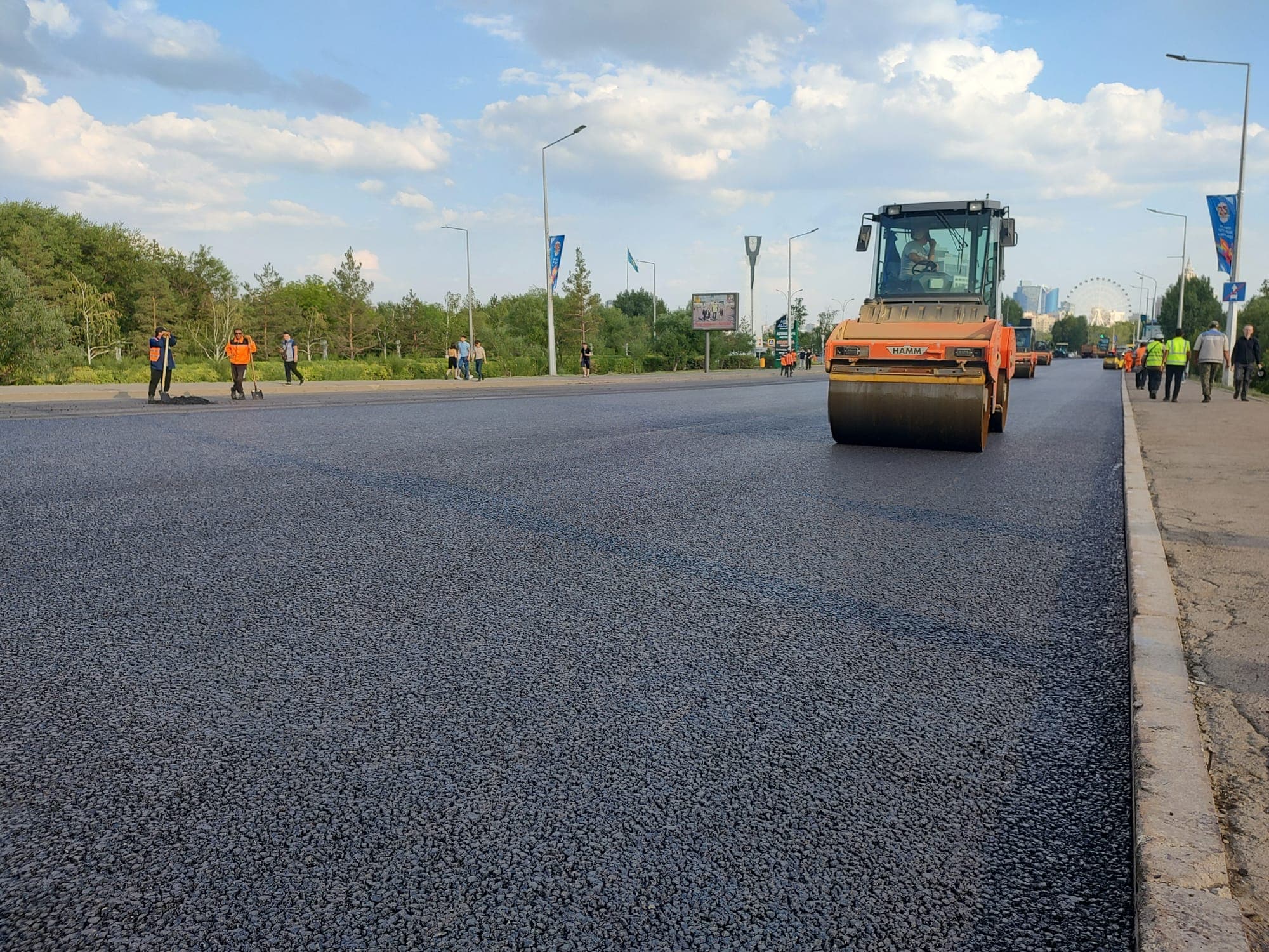 Compacting the wide carriageway of Turan Avenue