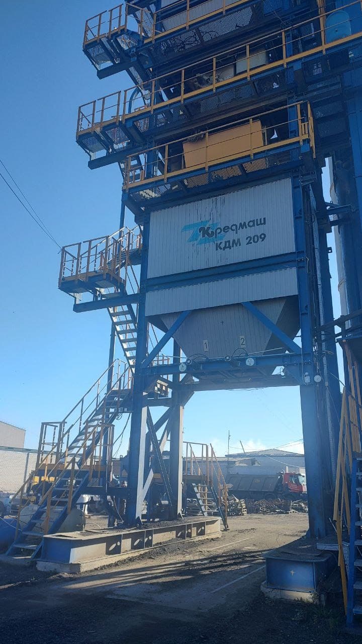 Kredmash KDM 209 asphalt plant, producing the modified mixture