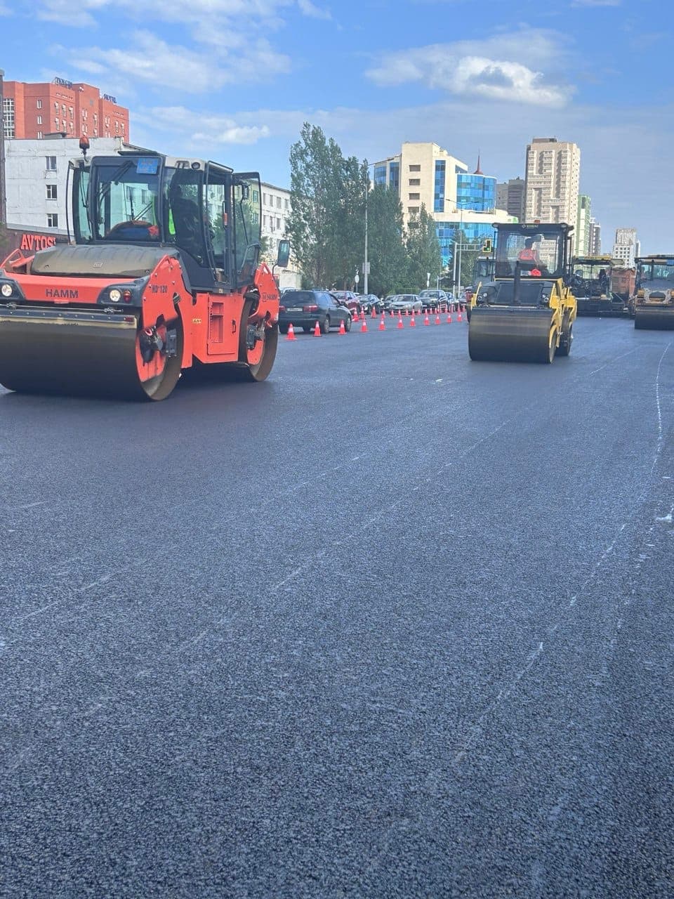 Line of Hamm rollers on the final pass, Tlendiyeva Street