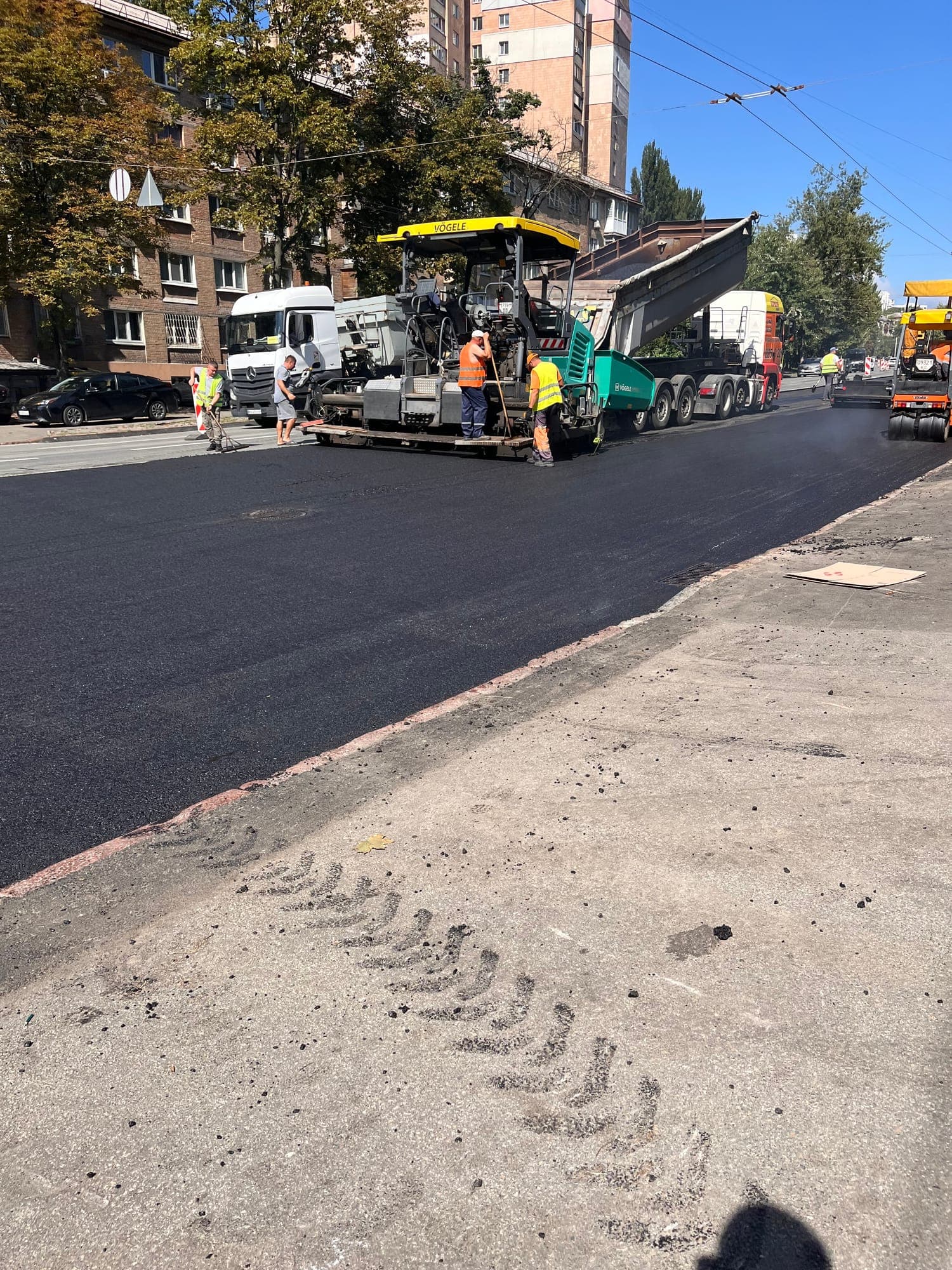 Paver and crew laying MZ A-20 with Veleton MPC on Boichuka Street