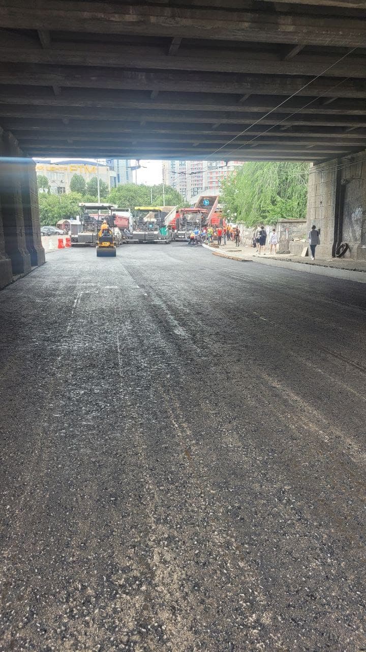 Paving the section under the bridge on Vasiliya Lipkovskogo Street