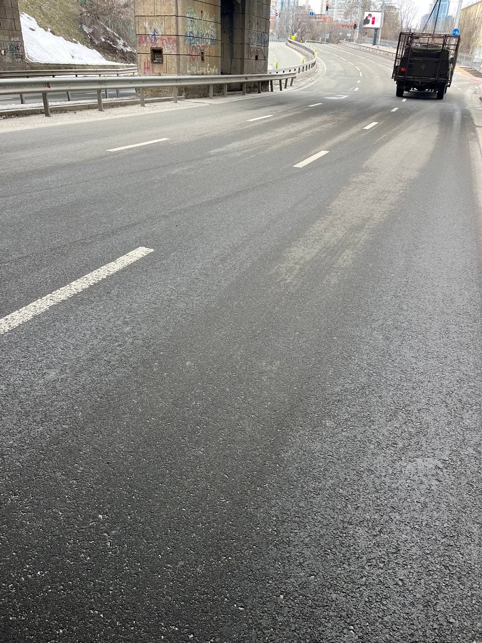 Pavement audit: the section under the bridge on Vasiliya Lipkovskogo Street