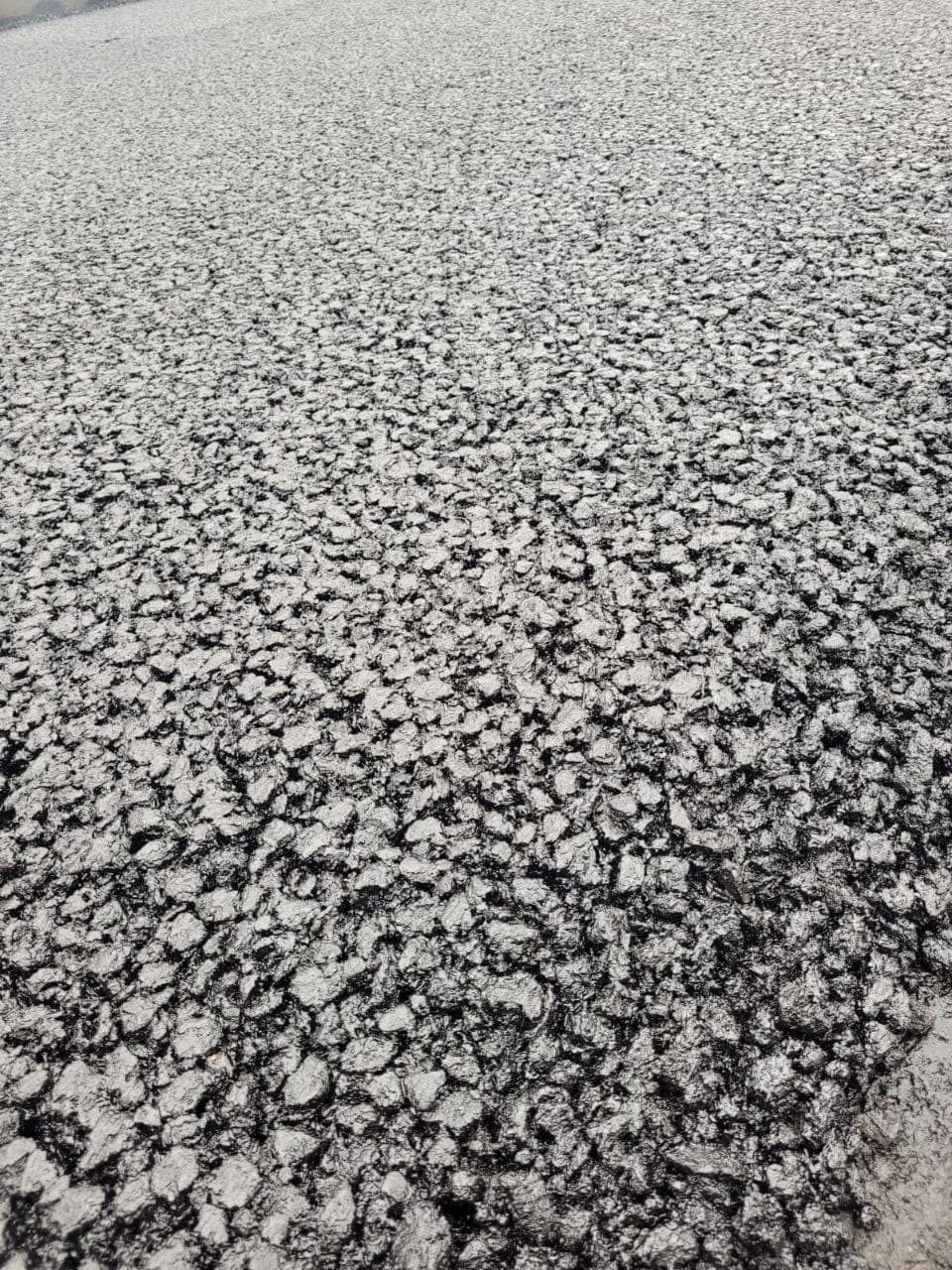 Close-up of the SMA with Veleton ESA texture after paving in cold conditions