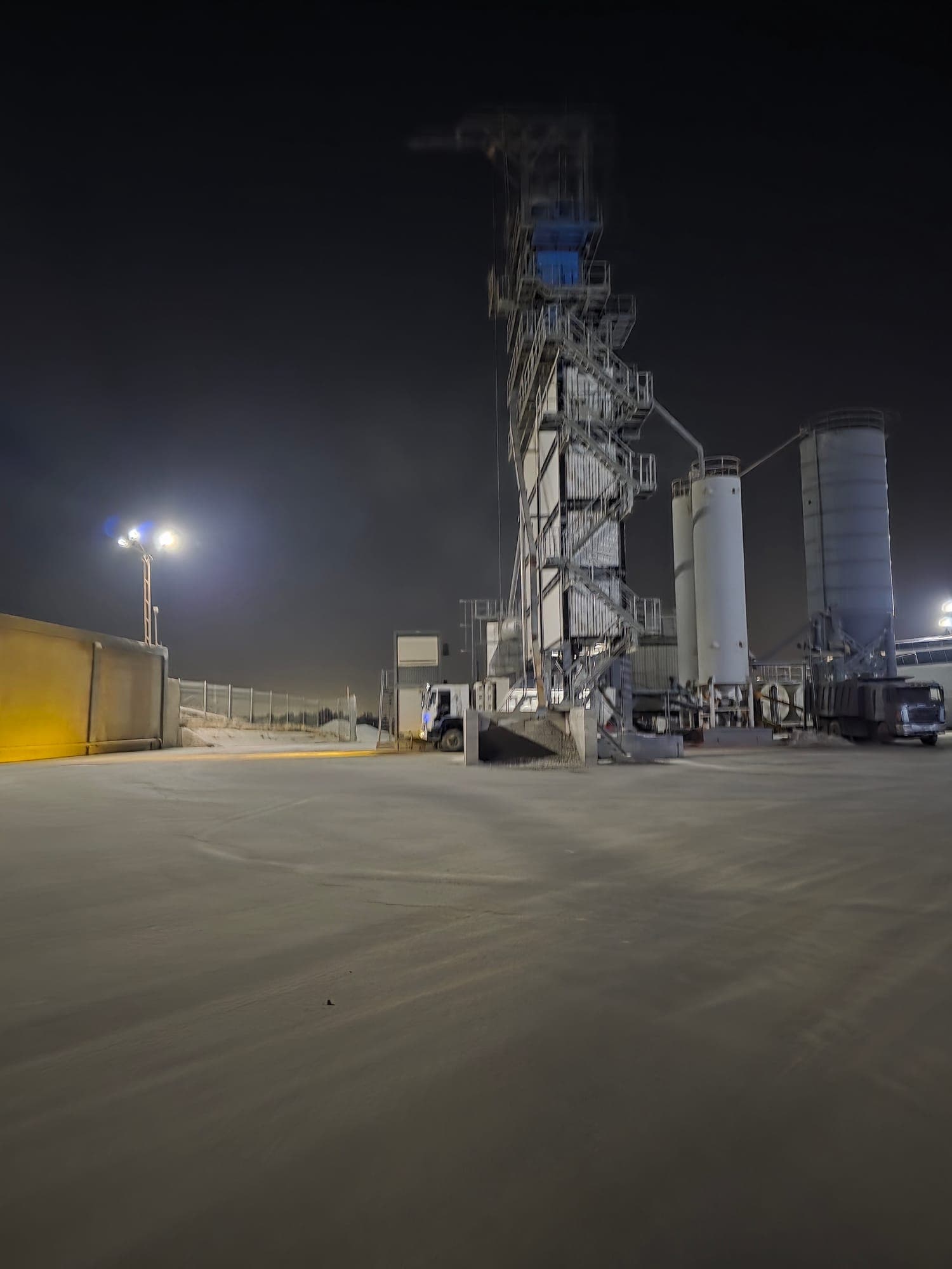 Asphalt plant at night, general view