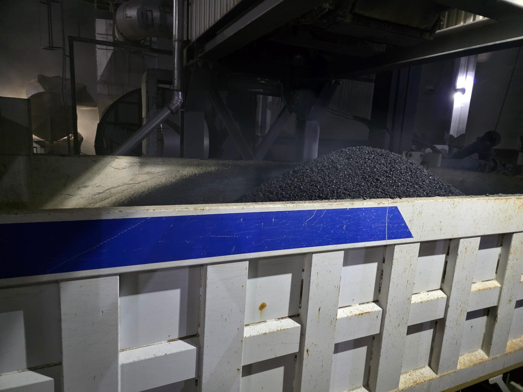 Loading SMA-20 mixture into a tipper at the plant