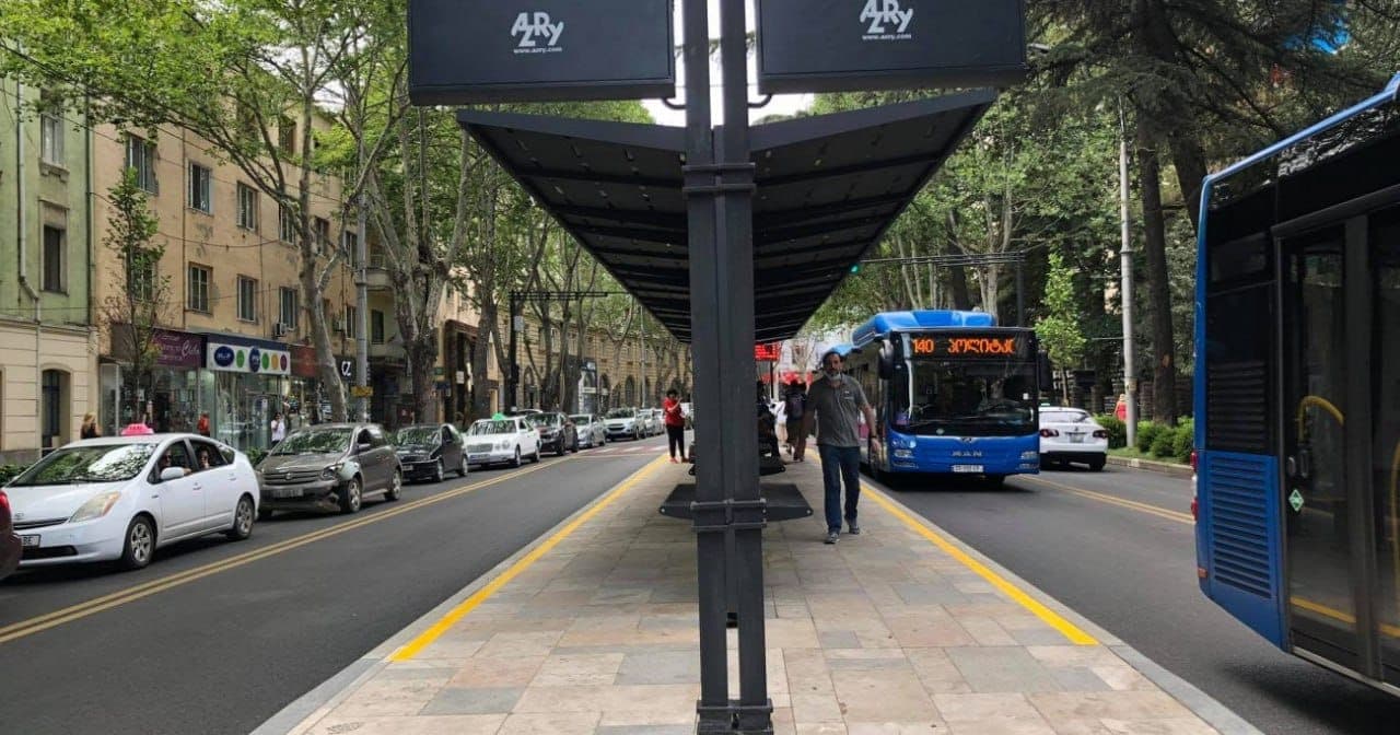 The finished bus lane in service after Veleton MPC was applied