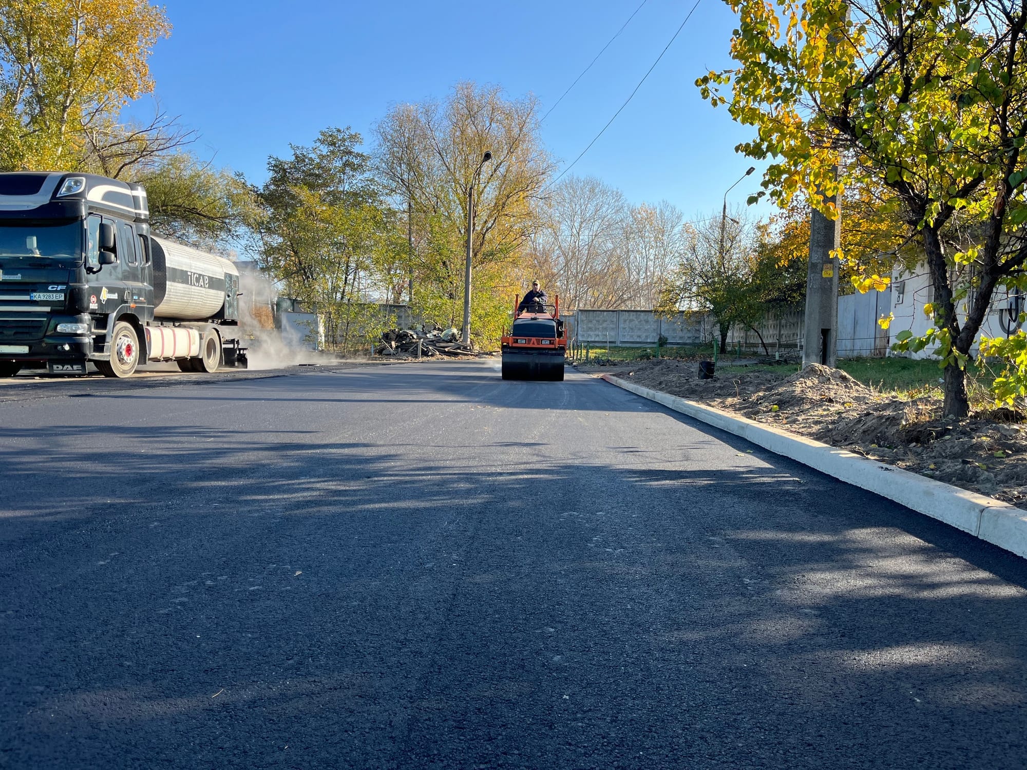 Kyiv, Ukraine, Verbovaya Street (autumn paving with liquid Veleton ESA)
